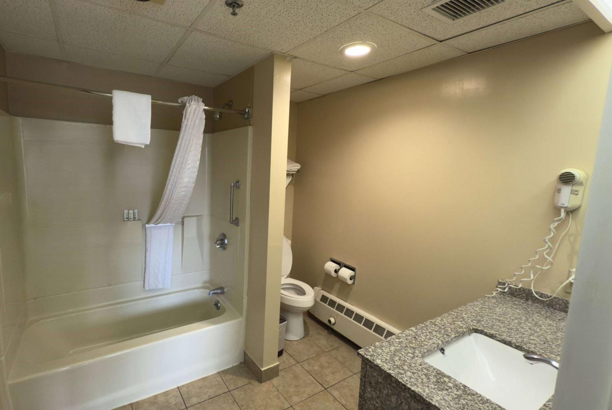 Ramada By Wyndham Seekonk Providence Area Exterior photo