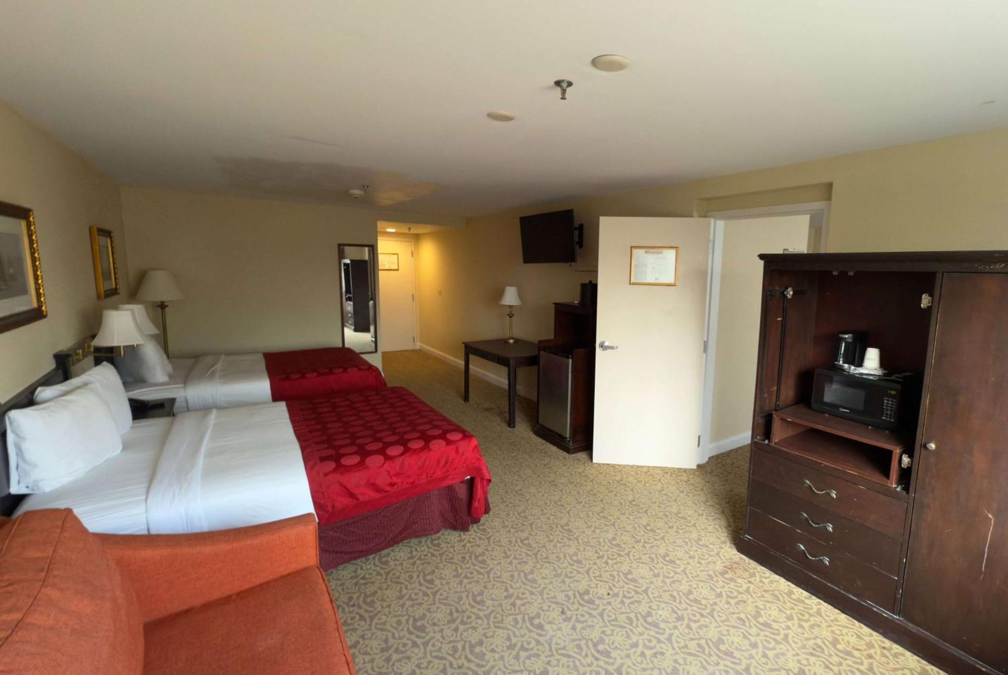 Ramada By Wyndham Seekonk Providence Area Exterior photo