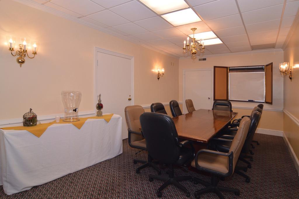 Ramada By Wyndham Seekonk Providence Area Exterior photo