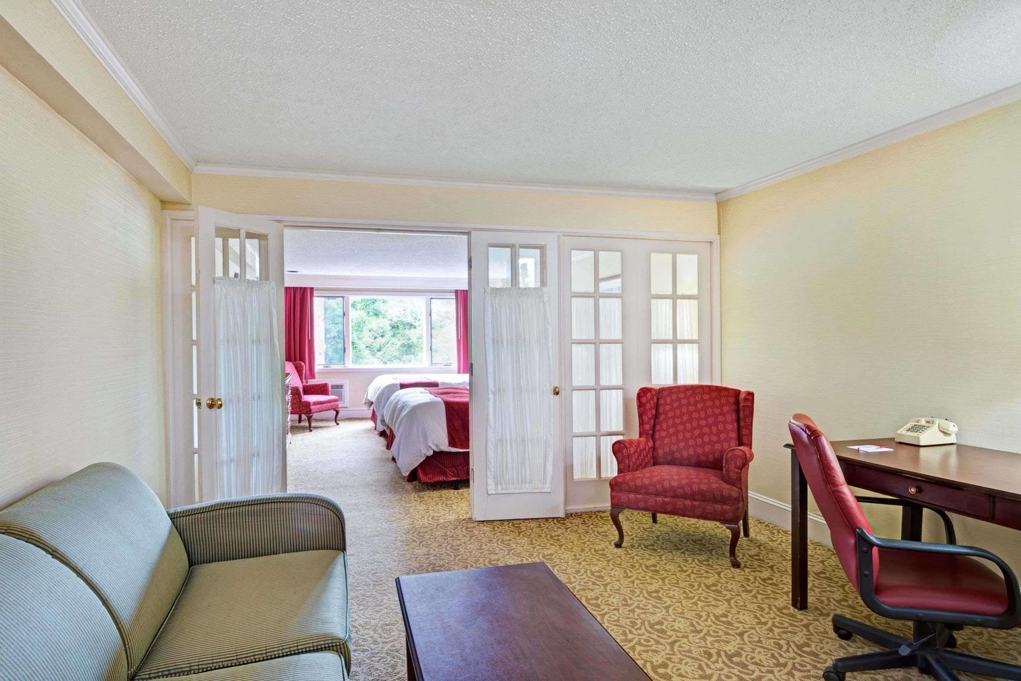 Ramada By Wyndham Seekonk Providence Area Exterior photo